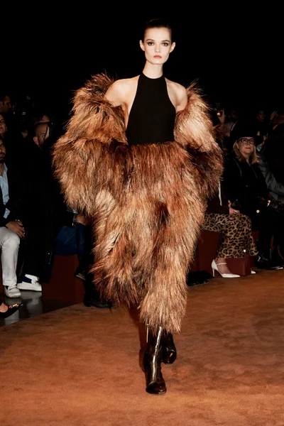 Look 19